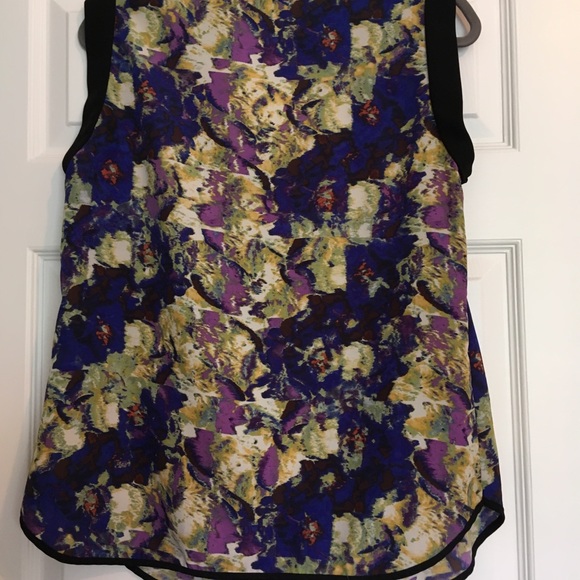 Abstract pattern u-neck polyester blouse - Picture 4 of 8